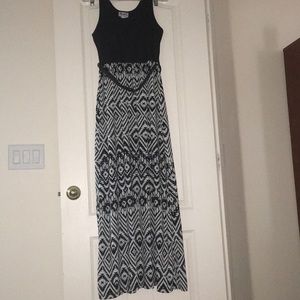 Urban Rose Maxi Dress size Large